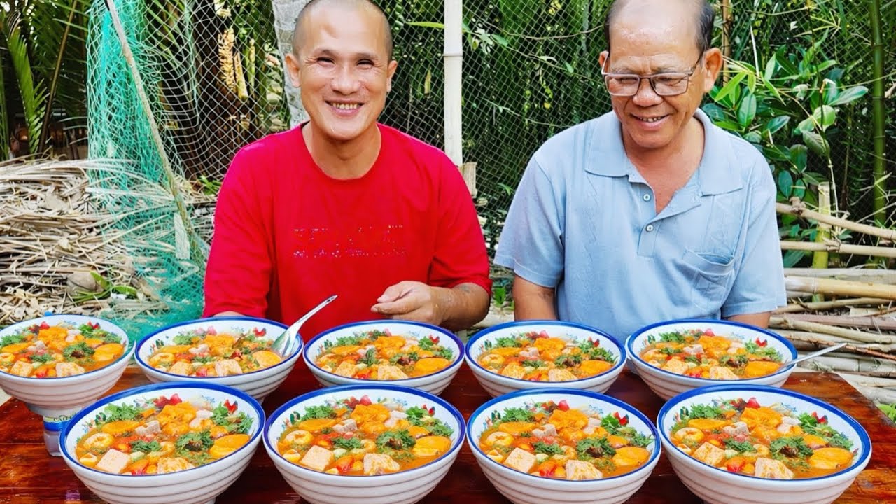 Ăn Sáng 9 Tô Bún Riêu Cua - Lạp Xưởng Nhà Làm Đây