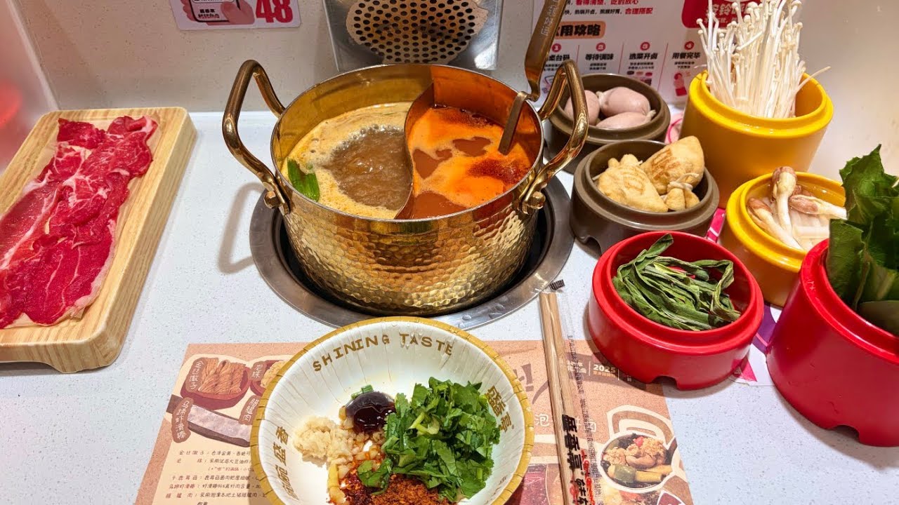 Trying China’s TOP-TIER Solo Conveyor Belt Hot Pot!