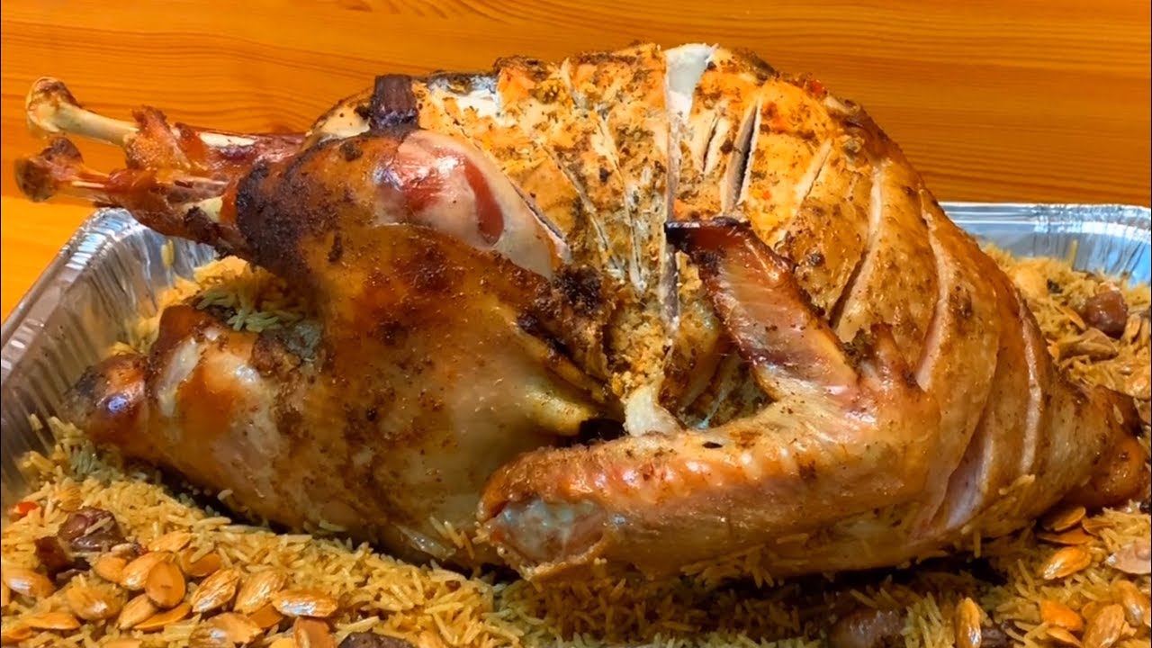 طريقة عمل الديك الرومي البلدي المشوي داخل الفرن بتتبيلة سهلة وطريقة الارز بالخلطة