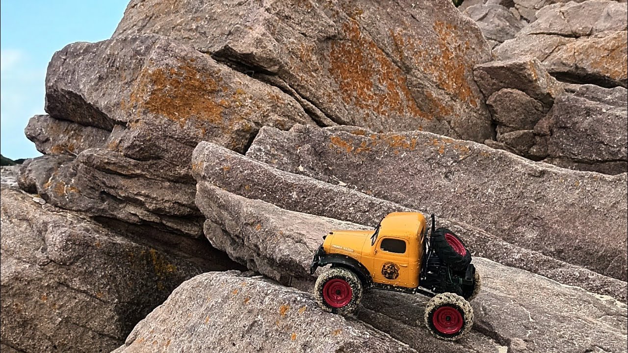 FMS FCX24 : à l'assaut des rochers bretons