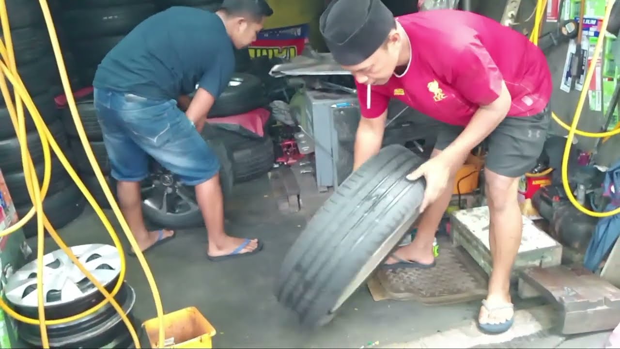 Tukang tambal ban mobil tip top di jl trembesi golf kemayoran mantap cepat pengerjaannya
