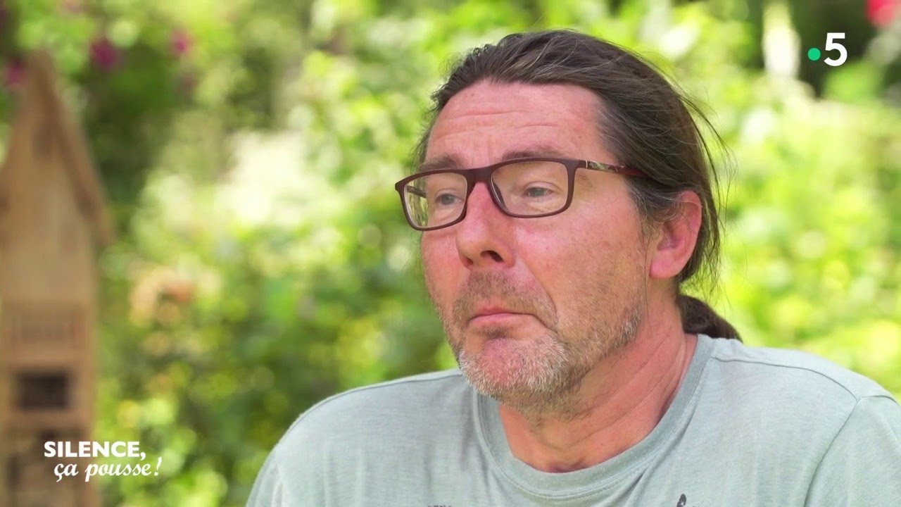 Portrait : l'hôtel à insectes - Silence, ça pousse !
