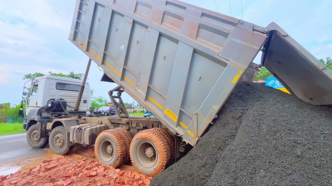 How To Operate A Tipper Truck | TipperTruck Loading & Unloading Action 