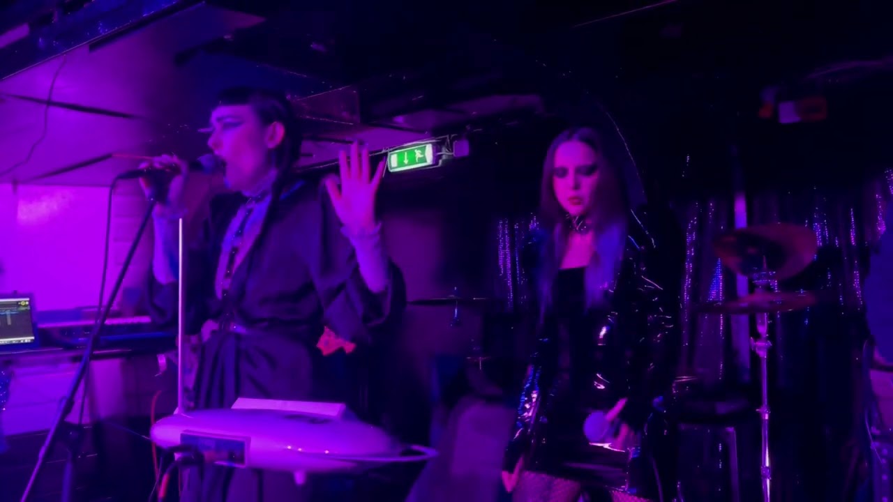 Abu Nein feat. Aux Animaux - Ways to burn live at Klubb DÖD 2022
