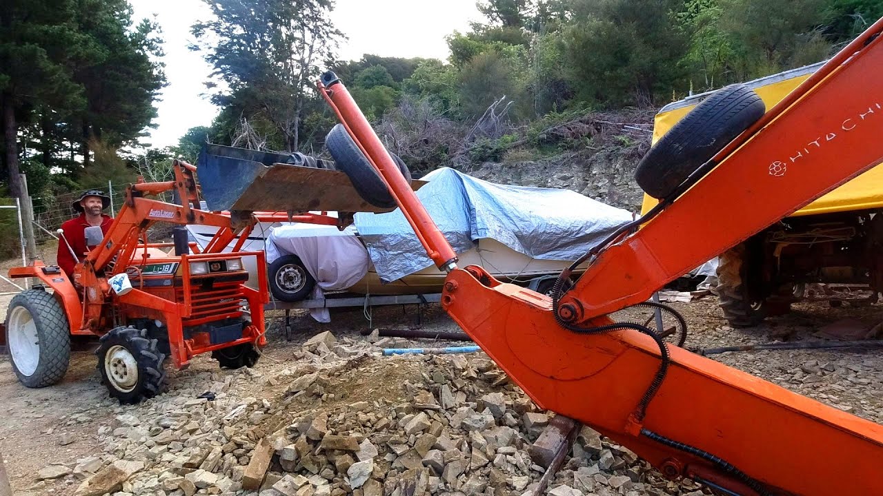 Fixing a leaking Hydraulic Arm Cylinder on the Abandoned Excavator