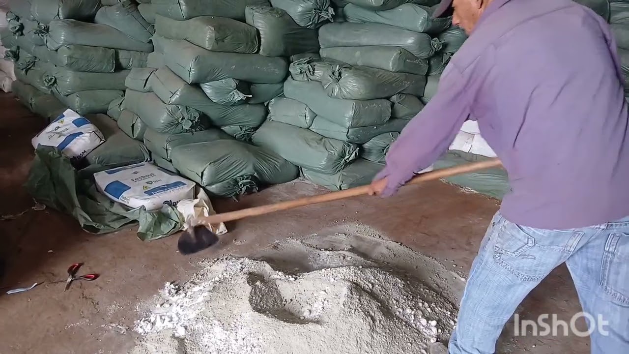 Misturando sal pro gado!!