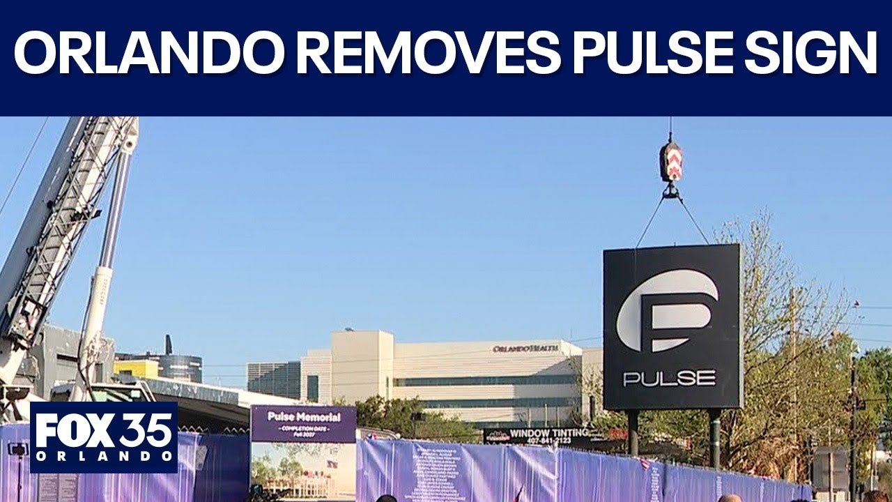 Рабочие демонтируют вывеску ночного клуба Pulse перед сносом.