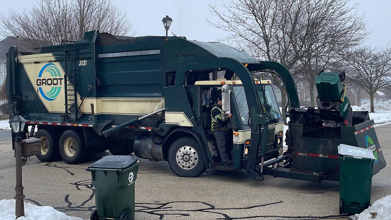 Groot Mack LE McNeilus Pacific Curotto Can Garbage Truck