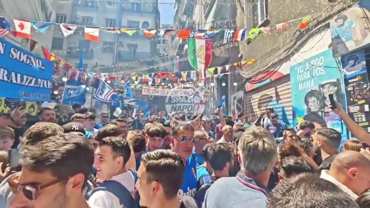 NAPOLI CAGLIARI ⚪️🔵 | Al MURALES MARADONA è già FESTA 🥳 | Guardate quanti TIFOSI NAPOLI 💙
