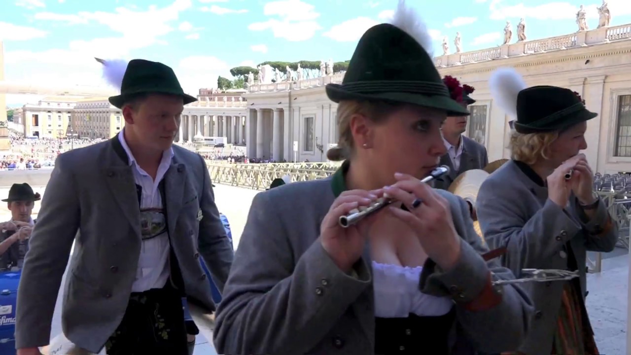 Mit dem Spielmannszug Gelting e.V. in Rom - Einzug in den Petersdom