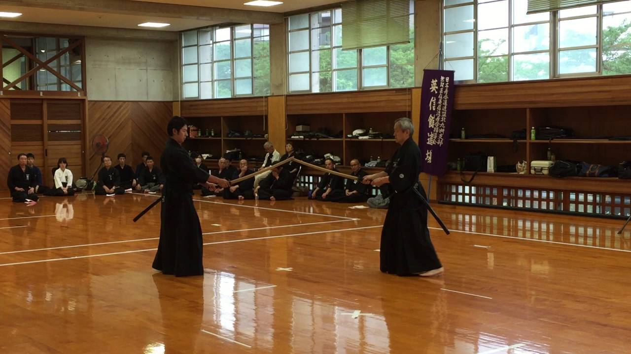 英信館道場の居合9 太刀打ちの位