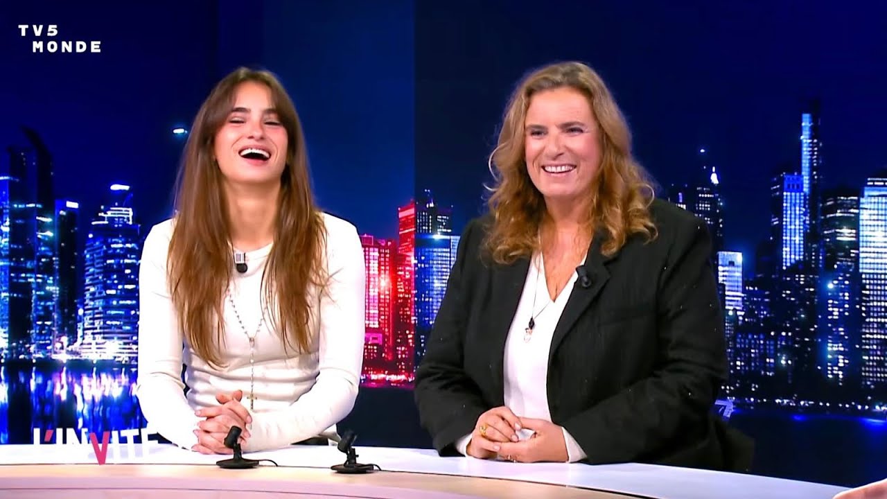 Tha&iuml;s ALESSANDRIN et Lisa AZUELOS : 