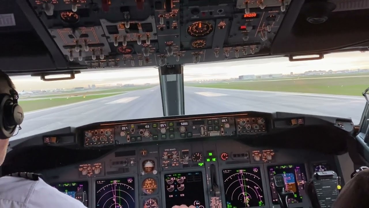 737-800 Takeoff from Toronto Pearson CYYZ