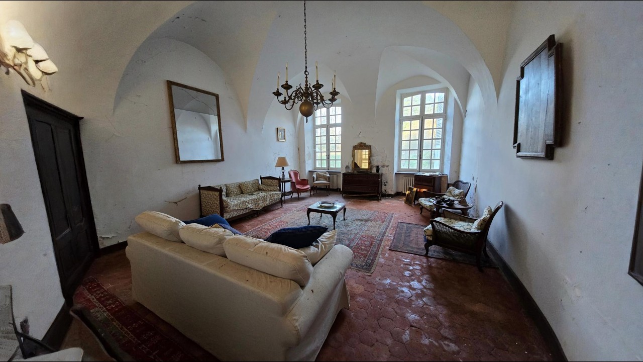 ABANDONED Mansion With Owner's Belonging's Left UNTOUCHED For Years