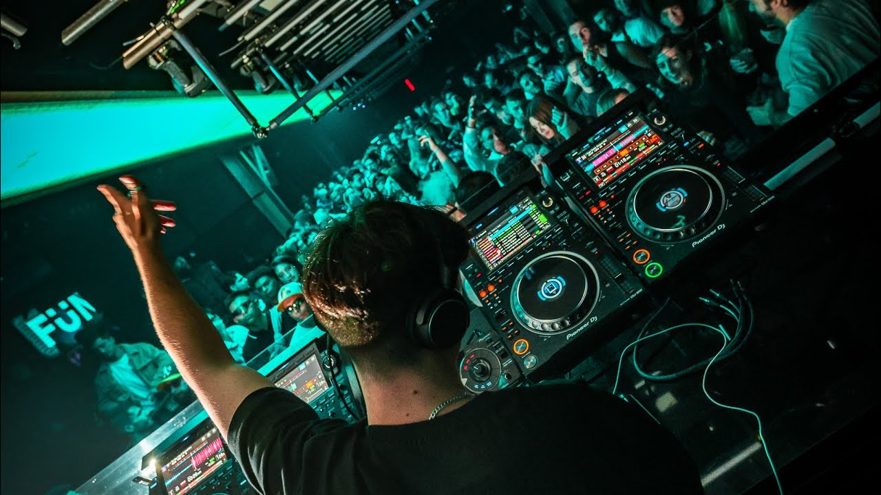 Rayconen DJ Set Ignites FÜNDAY at The Bassement Club Madrid