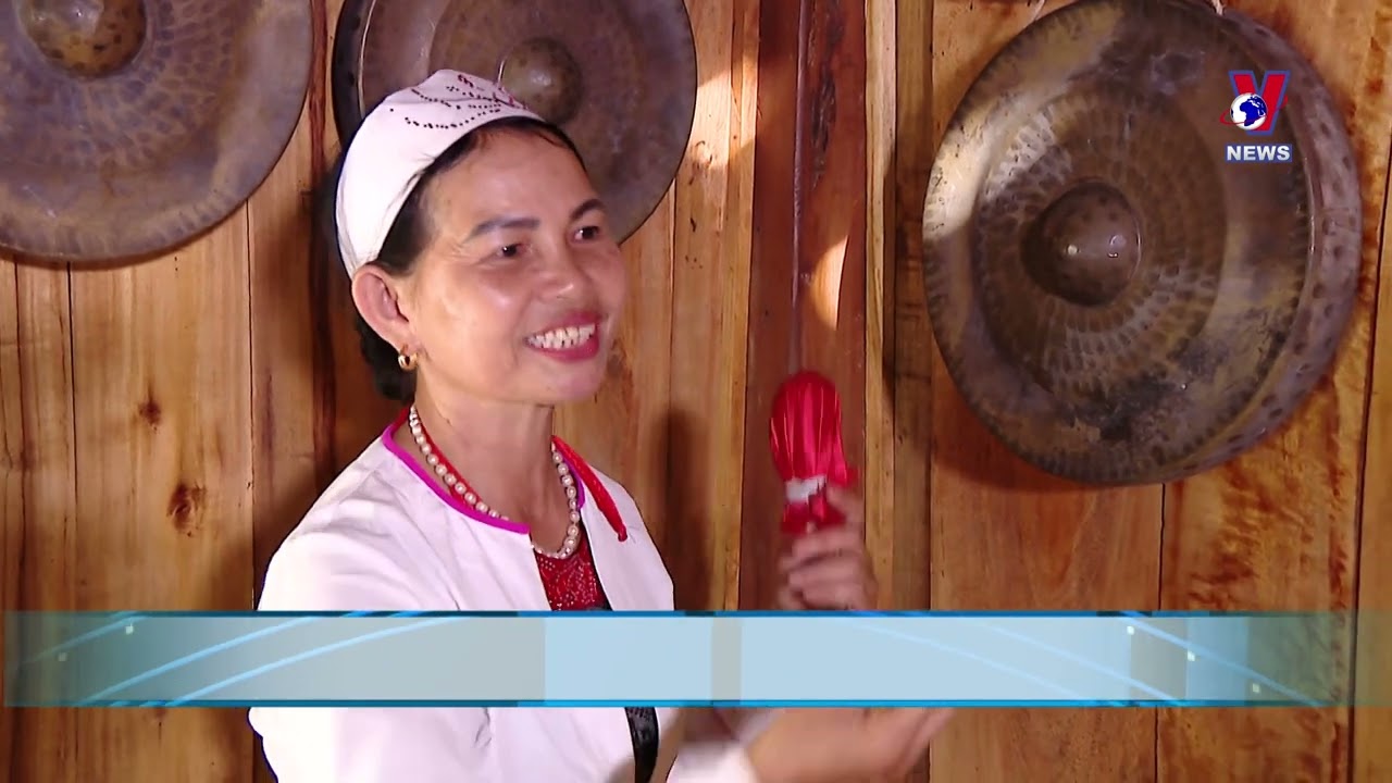 Muong ethnic people working to preserve traditional musical instrument