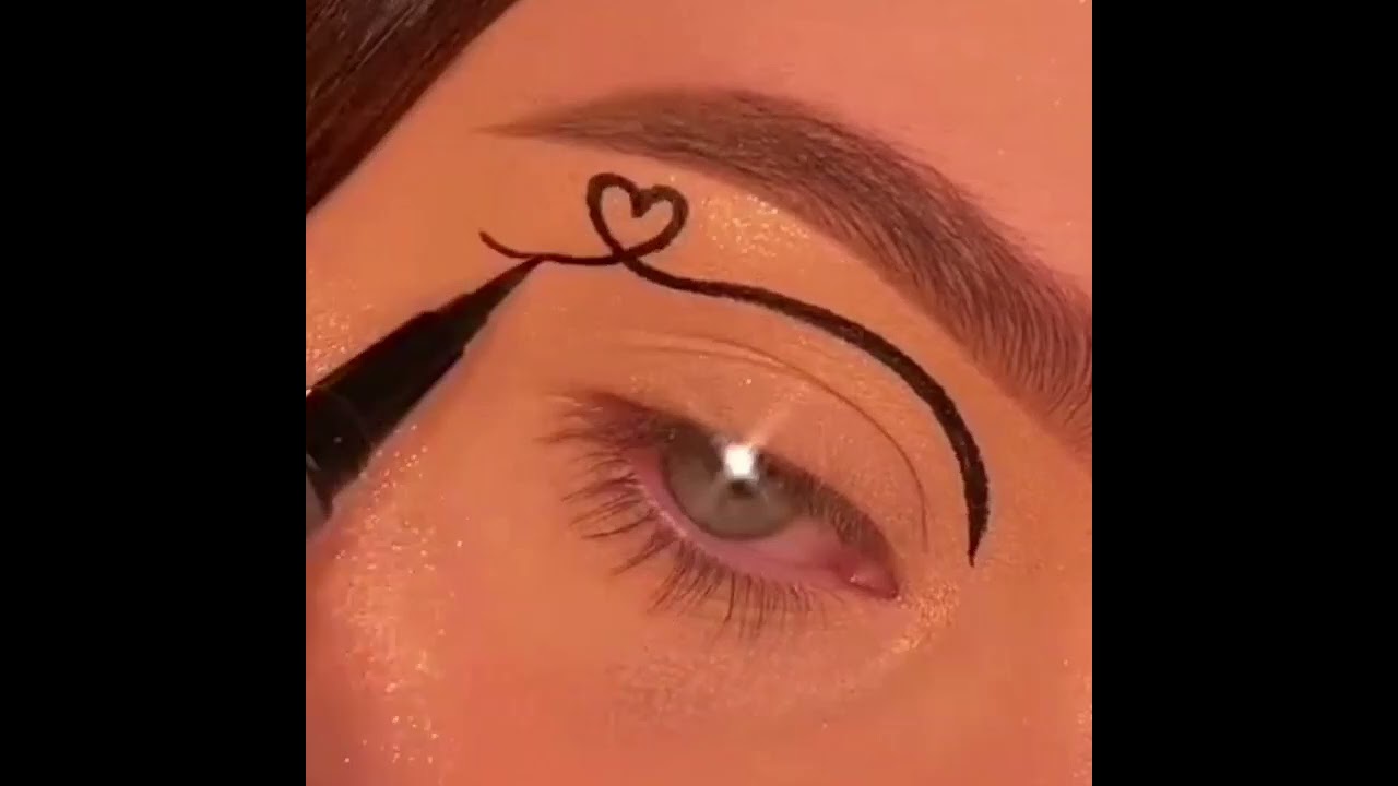 ♡Delineado de cora&ccedil;&atilde;o♡#makeup#eyeliner