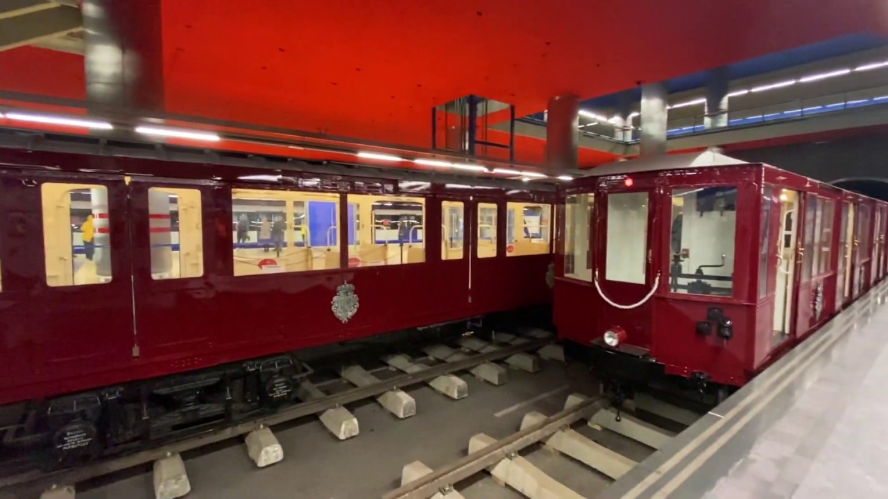 Touring the Madrid Metro Classic Train Exhibition at Chamartin Station!