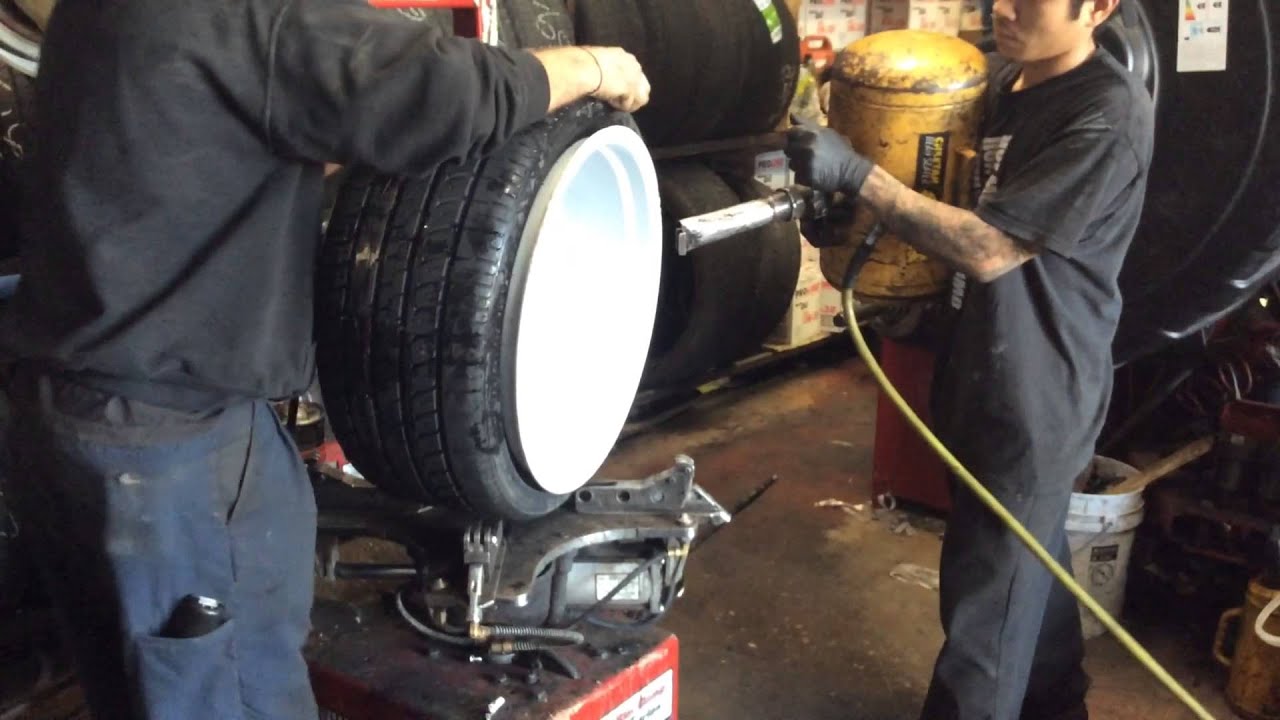 19x10.5 with a 235/35/19