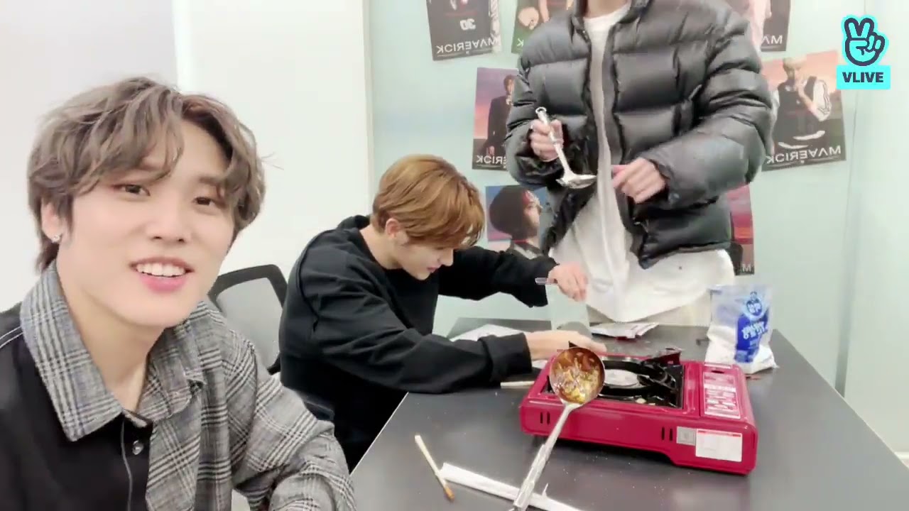 [ENG SUB/INDO SUB] The Boyz Jacob, Hyunjae, and Younghoon Live 
