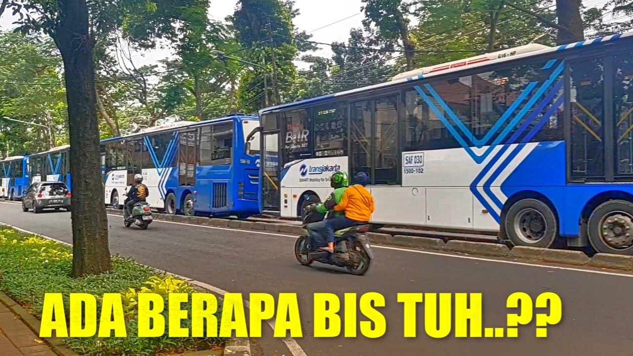 Bus TransJakarta Parkir di Busway.. JAKARTA CITY BUS