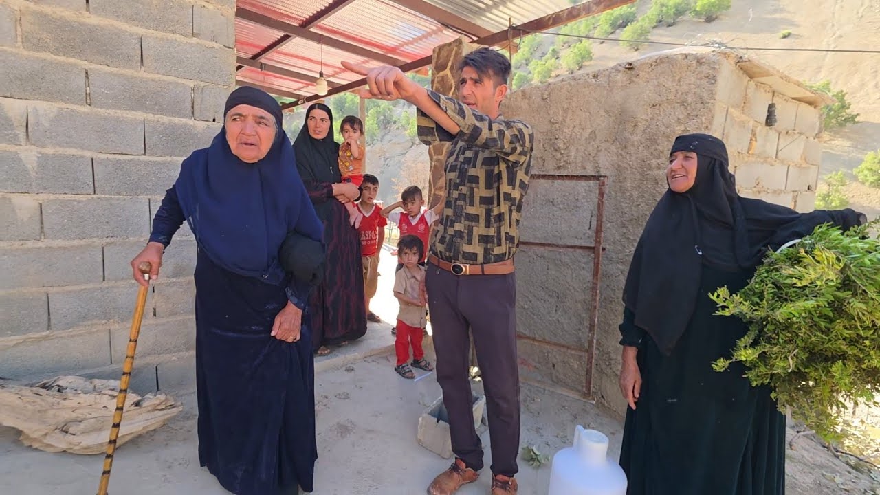 🏡The family visit at Babak's home came to an end as Aunt Khanom warmly said goodbye to the children👋