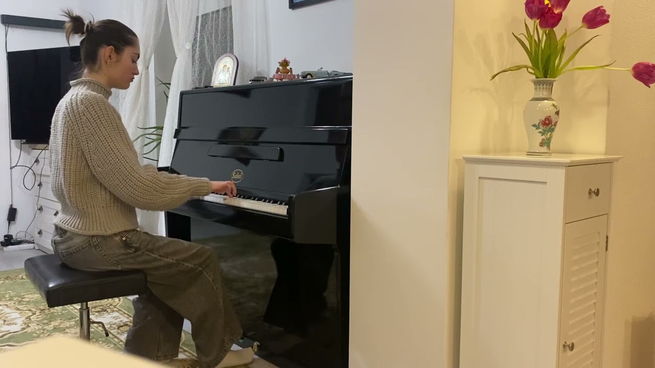 Gnossienne nr.1 de Erik Satie-interpret Silinca Sara Elora,minutaj 3:35