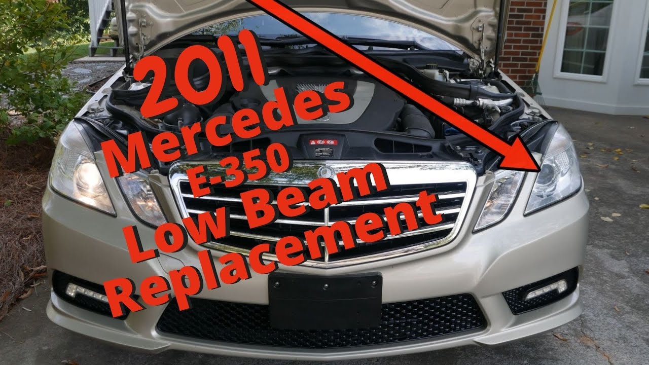 Замена лампы ближнего света в Mercedes E-350 2011 года