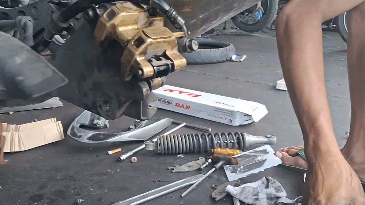 Perawatan  motor supra X 125 injeksi di RR Motor kekalik