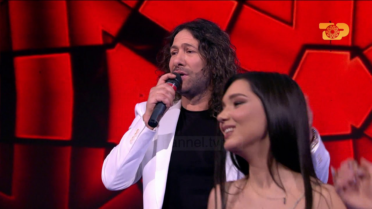 Gena kolazh me k&euml;ng&euml; popullore n&euml; 