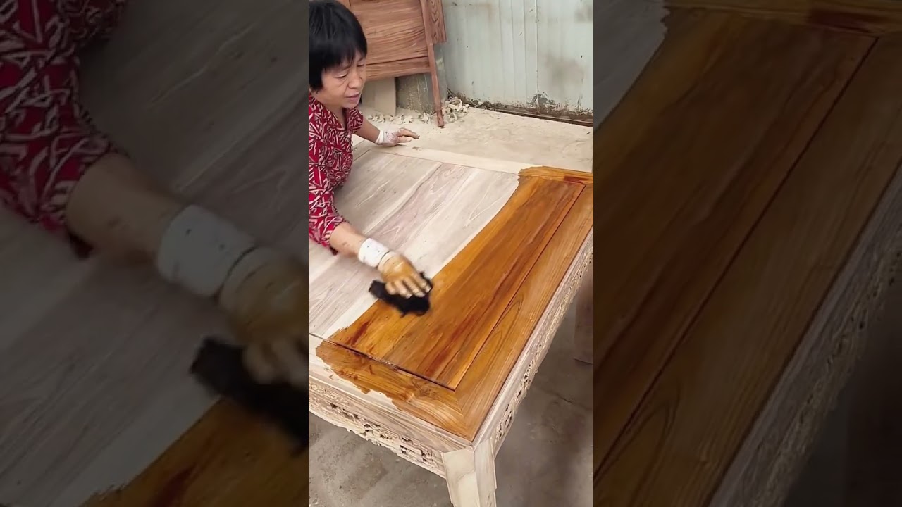 The process of brushing wood wax oil on wood table