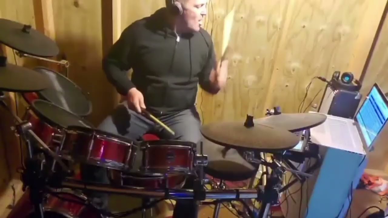 Metallica - ONE drum cover... Just the part of the song I like.