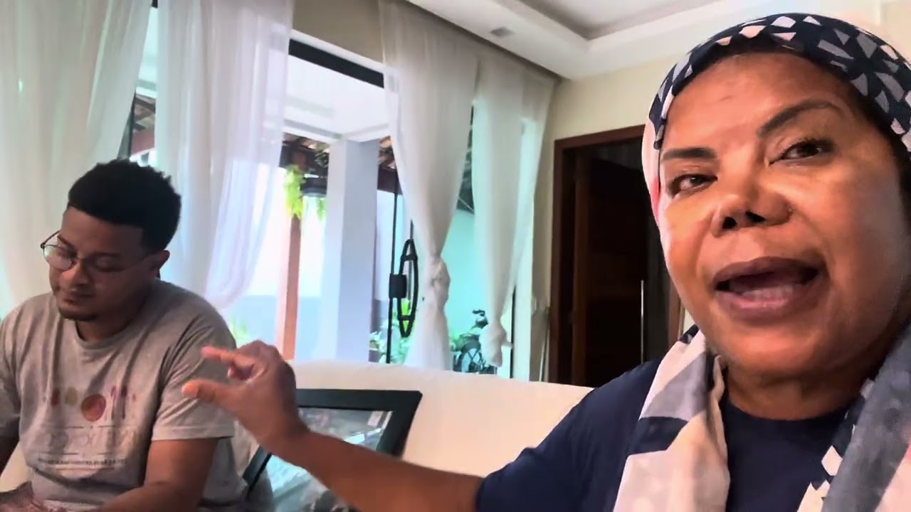 AINDA BEM QUE COLOCAMOS OS MÓVEIS PARA O ALTO, MINHA CASA ALAGOU 😔