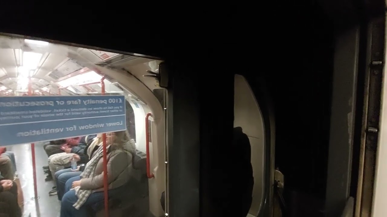 Journey on the Central Line 1992 Stock from Tottenham Court Road to Holborn 15/12/24