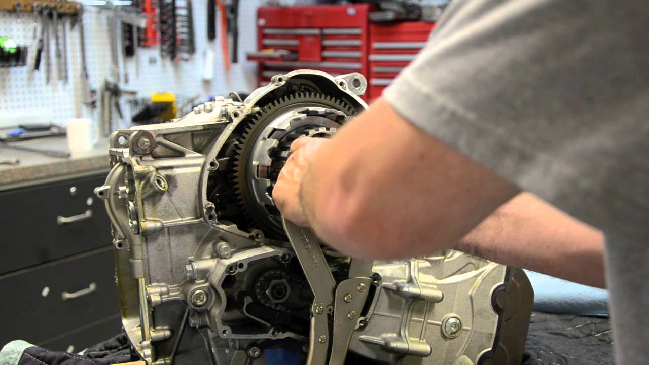 Triumph Daytona 675 - Engine Disassembly - Video2