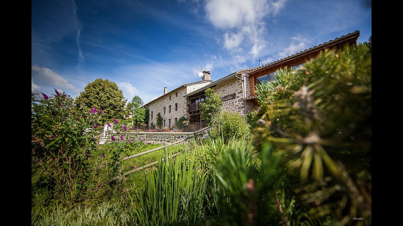 Saint-Anthème (63) Maison + Auberge 12 pièces 305m² + Terrain 10215m² A Vendre par Franck MARCHAND