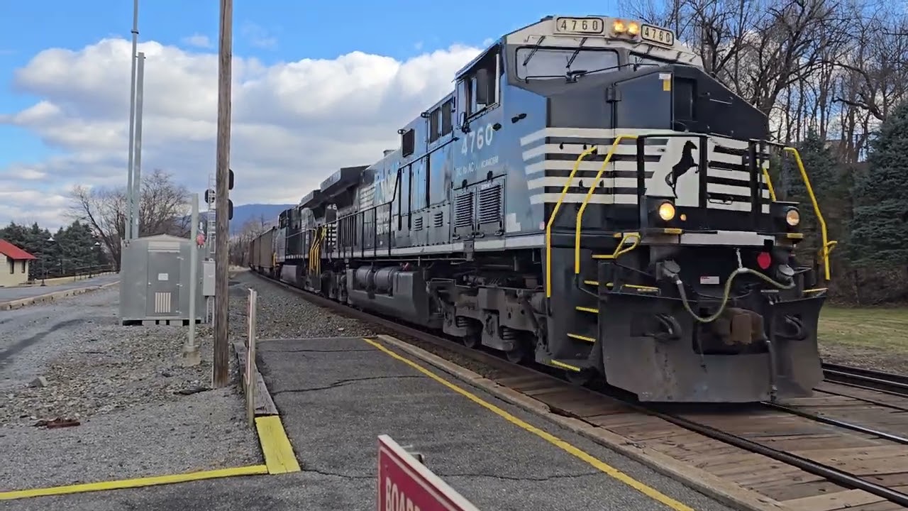 Norfolk Southern freight trains at Lewistown, PA (02/04/2025)