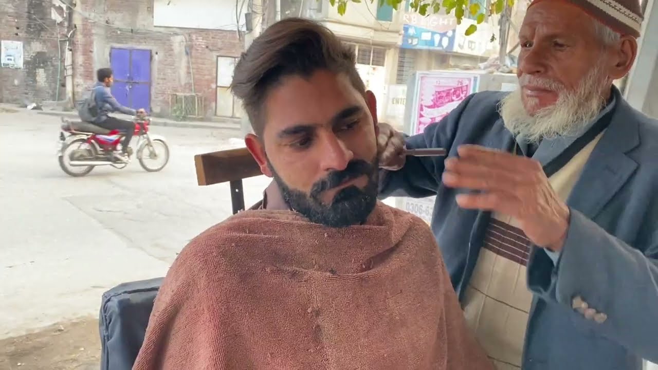 Beard Trim in Pakistan From Street Barber