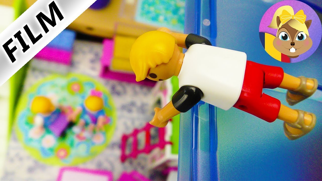Film Playmobil - FILIP SE CAȚĂRĂ PE ACOPERIȘUL CASEI! E CHIAR ATÂT DE ÎNDRĂGOSTIT? - Familia Anton