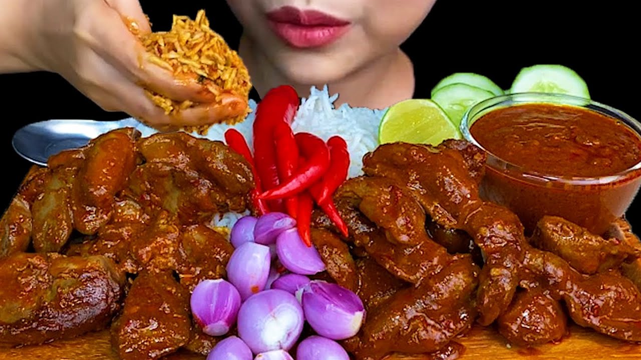 SPICY CHICKEN LIVER AND GIZZARD CURRY, CHILLI, ONIONS & WHITE RICE