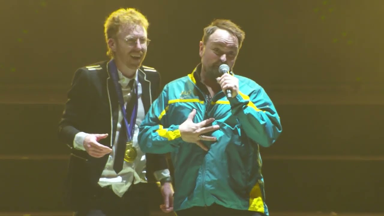 Furnace gives Steven Bradbury his own ticker-tape parade - Live at the Enmore Theatre