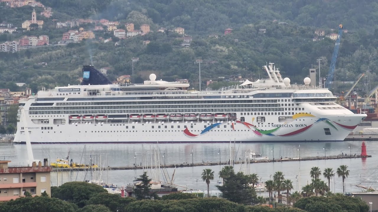 The beauty of cruise ship NORWEGIAN DAWN, La Spezia 28/04/2024 (MSC Cruises) 4K