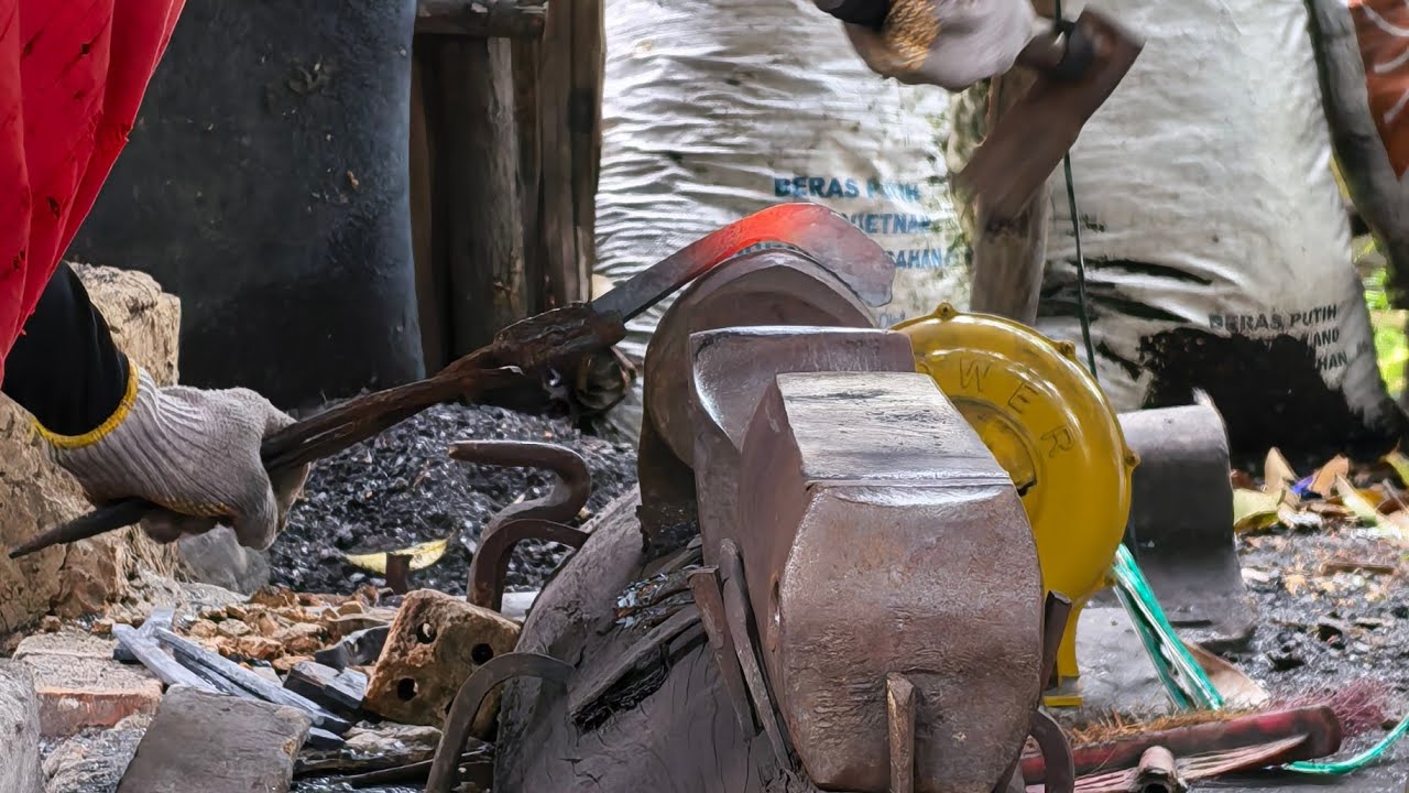 blacksmit,metalwork,ironwork,forging,quenching #blacksmith #livestreaming
