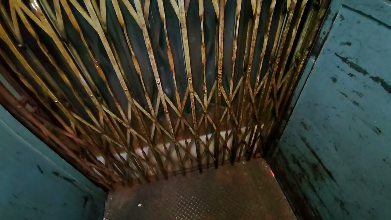 Exploring buildings under refurbishment with working lifts