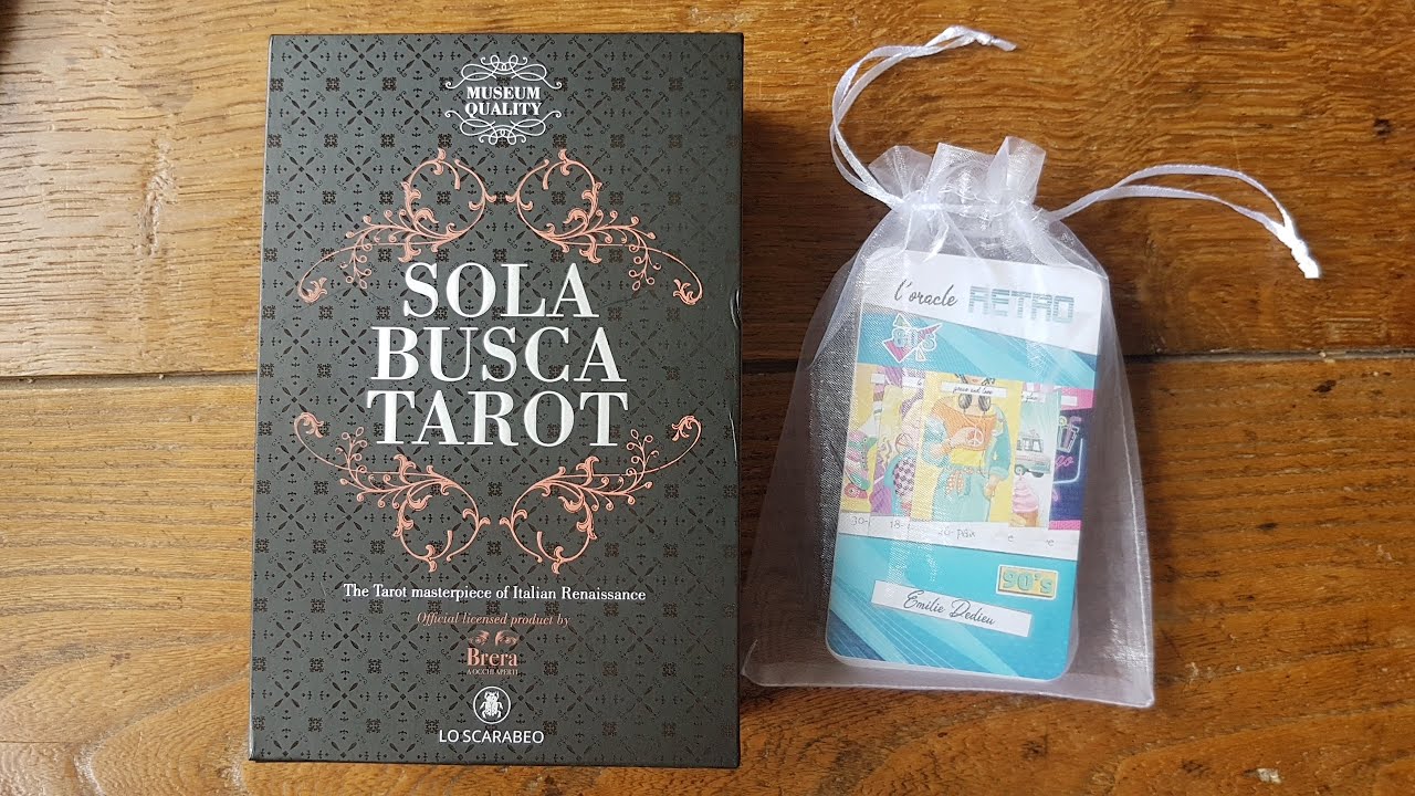 #unboxing  : je découvre avec vous le contenu de mes 2 colis. : un oracle et un tarot.