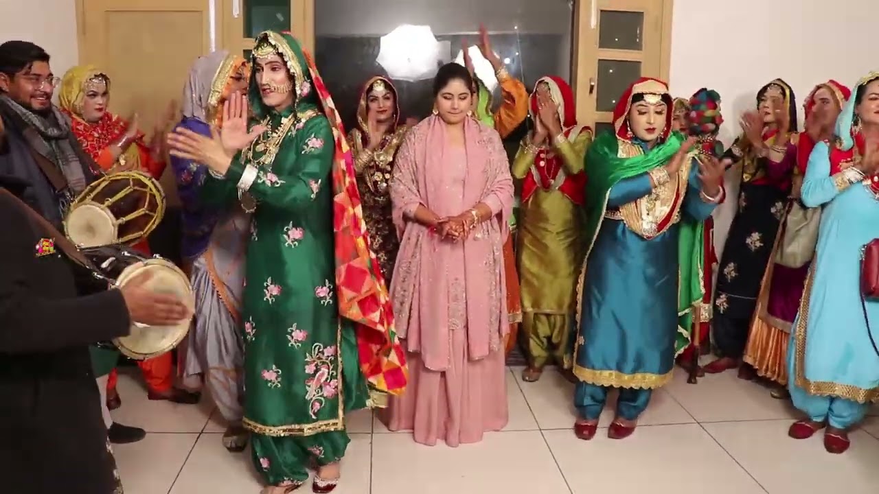 ਦੇਖੋ ਕੁੜੀ ਦੀ ਦਾਦੀ ਨੇ ਹਰਿਆਣਵੀ ਗਿੱਧਾ ਪਾਇਆ                         ☎️ :+919872148170 and +918196090270