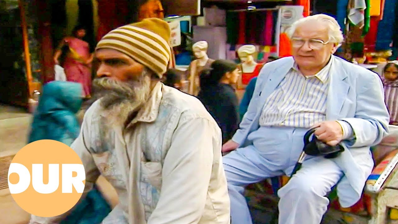 Peter Ustinov Meets a 'Demigod' & Joins Bombay's Laughter Club | Our Life