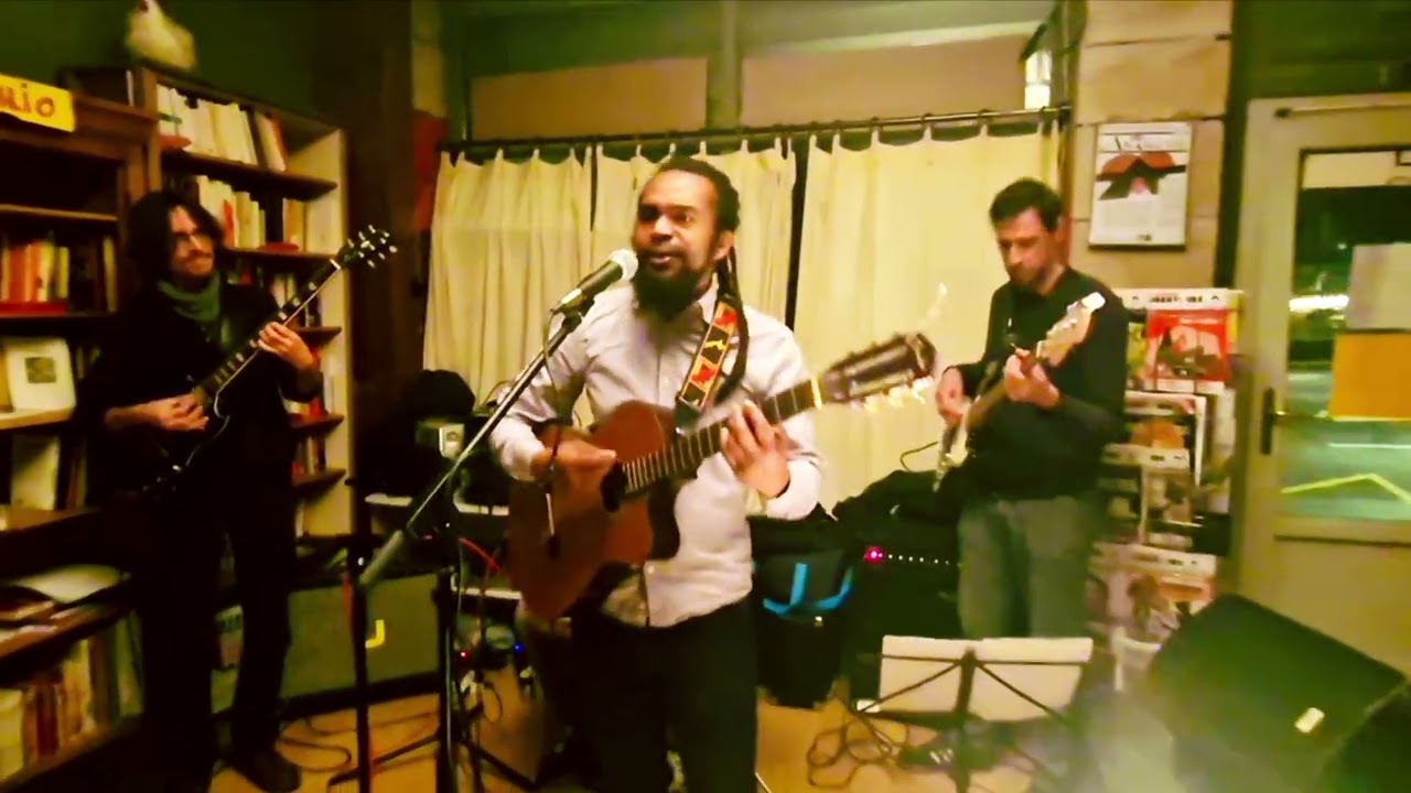 Chamoun & The Afropical lors de leur prestation au local libertaire
