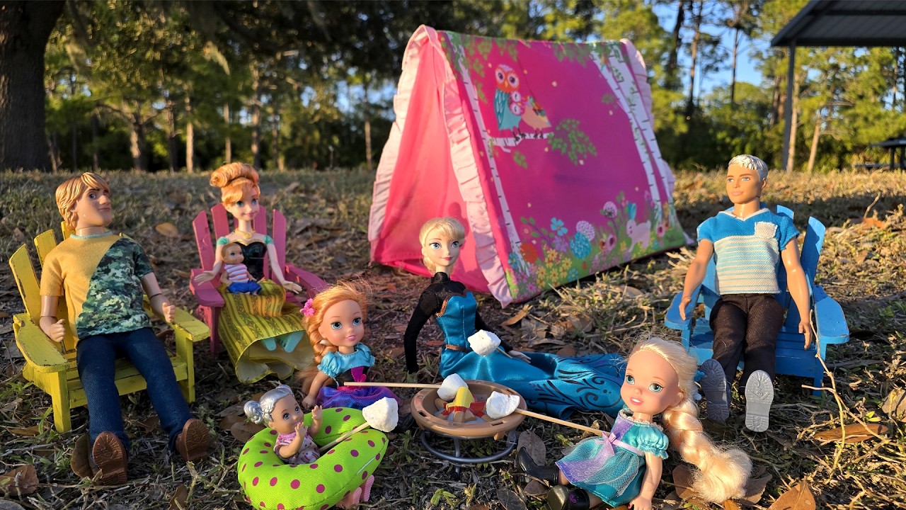 Family Camping! Elsa & Anna toddlers - tent - marshmallows - Barbie dolls