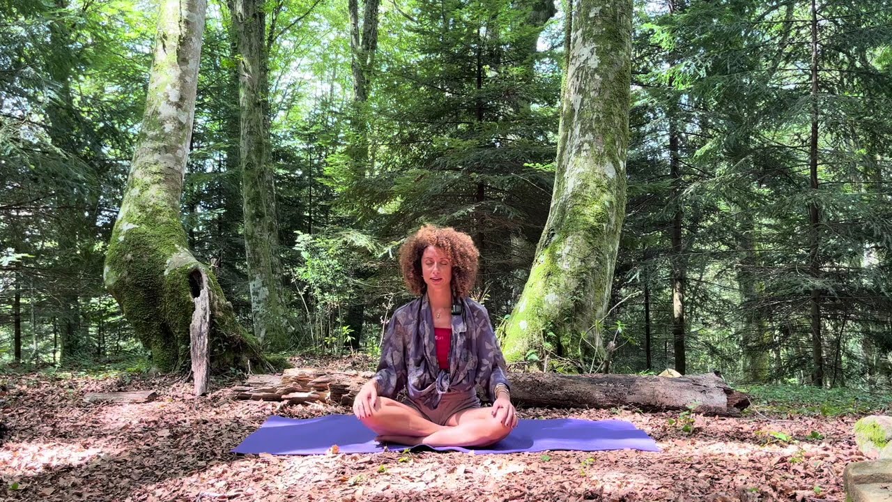 Yoga Attivante Mattutino || 15 MINUTI per RISVEGLIARE mente e corpo